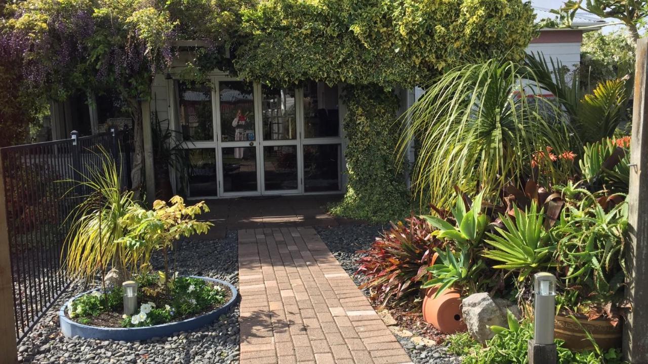 The Olive Grove Guest House Te Kopuru Luaran gambar